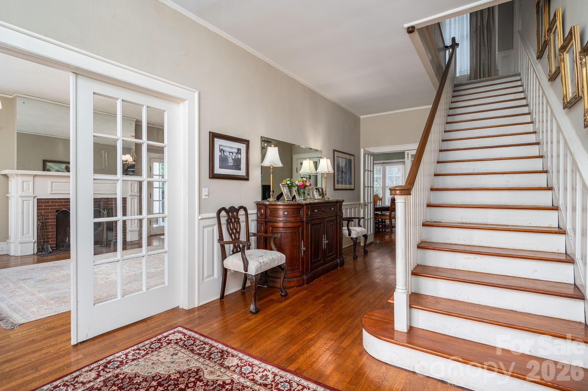 1147 S Belvedere Avenue