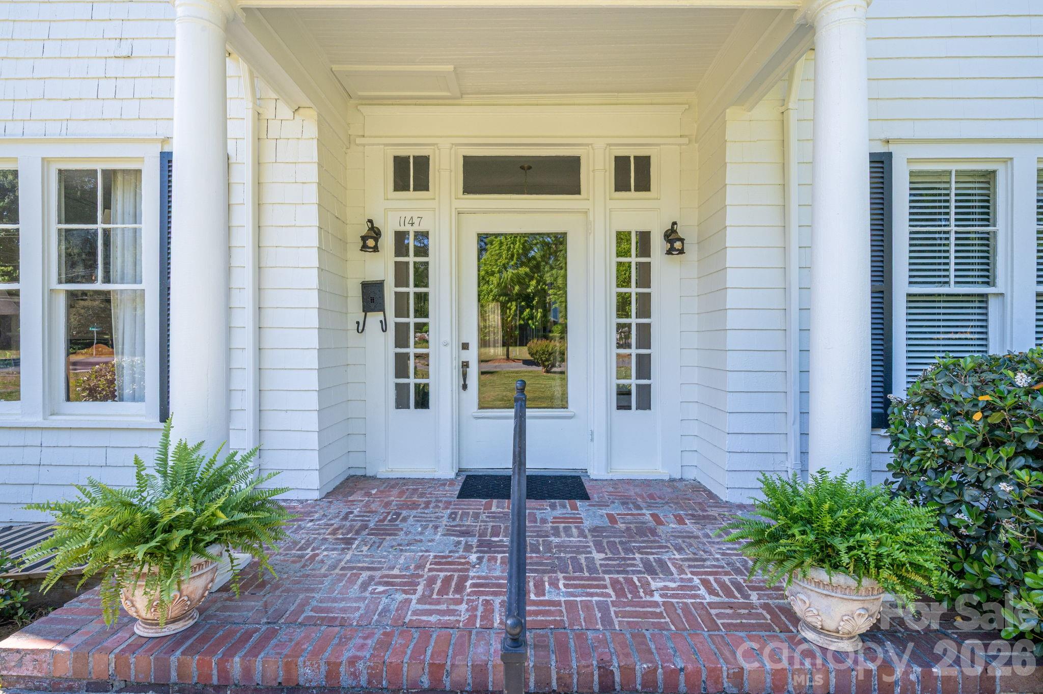 1147 S Belvedere Avenue