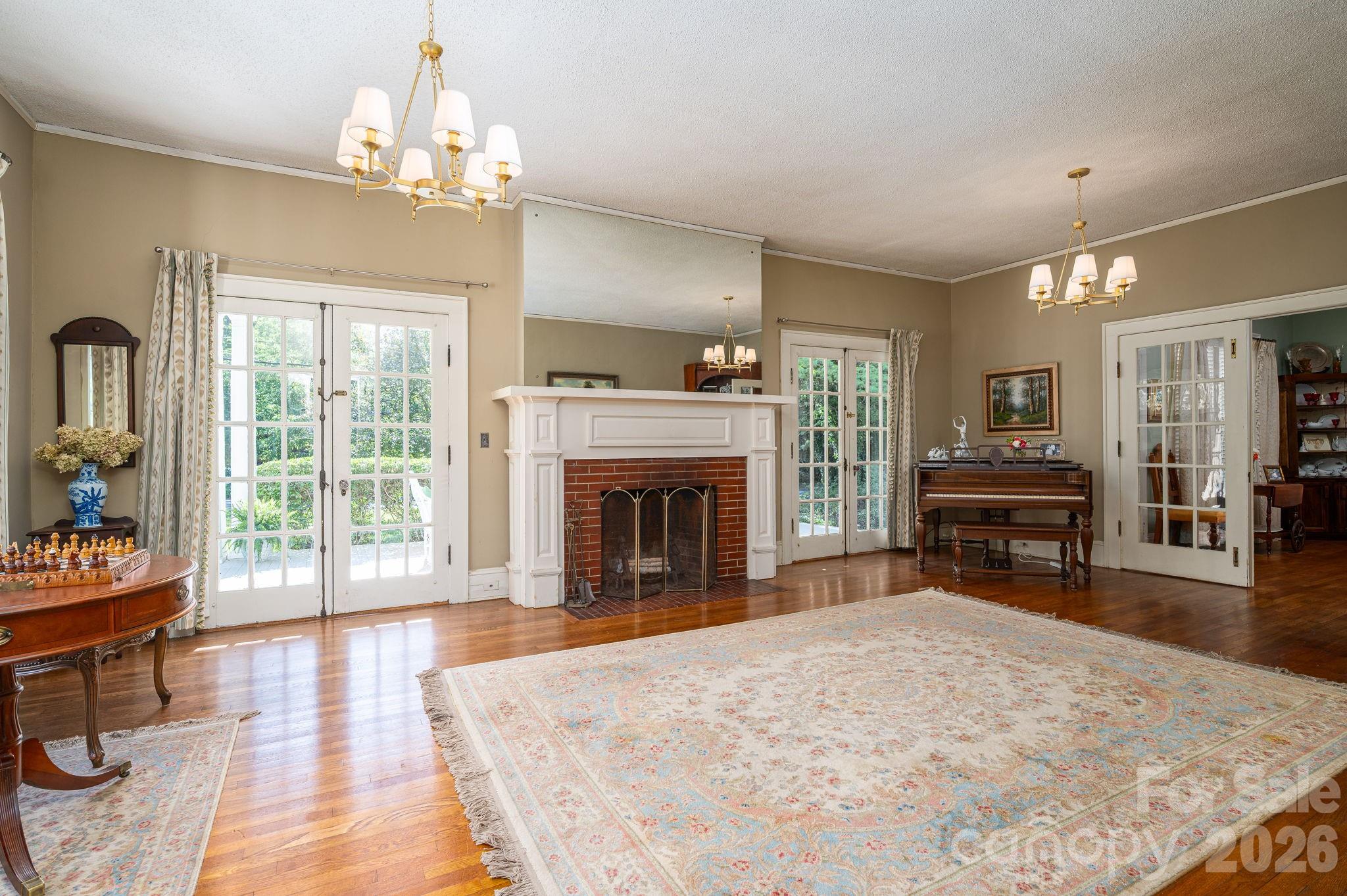 1147 S Belvedere Avenue