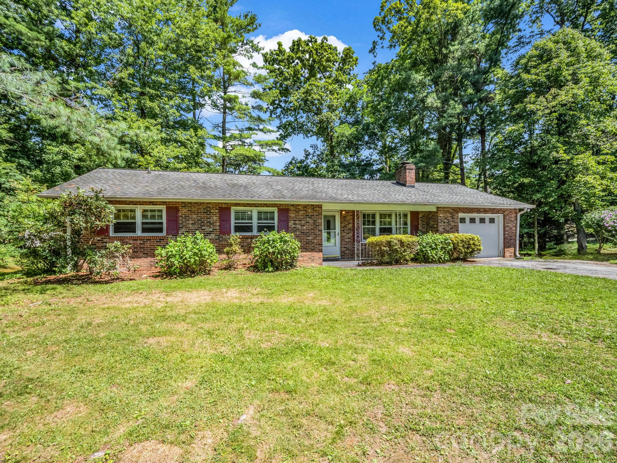 926 Toxaway Court, Hendersonville, NC, 28791