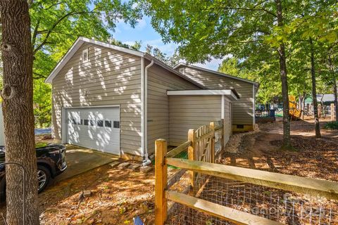 Photo of 9013 Windjammer Drive, Tega Cay, SC 29708 (MLS # 4311906) Photo of 9013 Windjammer Drive, Tega Cay, SC 29708 (MLS # 4311906)