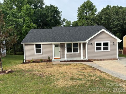 1132 Farmfield Lane Charlotte NC 28213