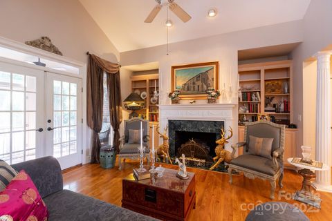 8731 Oakthorpe Drive Charlotte NC 28277