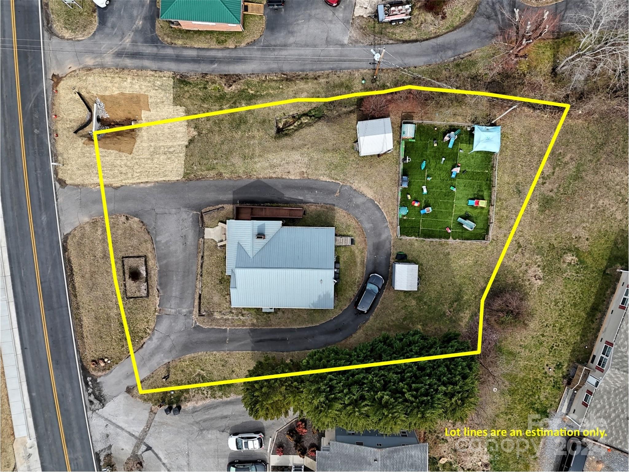 Main image without alt text