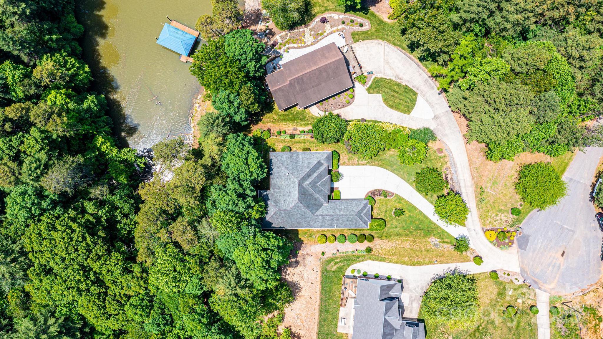 150 Edgewater Court