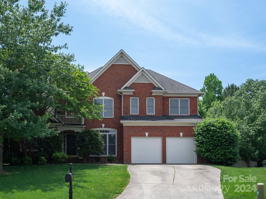 Excellent opportunity to home ownership in the very popular Bridgehampton neighborhood. Private, cul-de-sac lot with some of the best community amenities in the area. First floor office, dining room, 2 story great room with fireplace. Site finished hardwoods throughout the first floor. Large kitchen w/stainless steel appliances, white cabinetry, breakfast bar & pantry. 1st floor guest suite with access to a full bath. Second floor features a spacious primary suite with see-thru fireplace, vaulted ceiling & sitting area. Primary bath offers 2 vanities, jacuzzi tub, large shower and 2 closets. Jack-n-Jill bedrooms complete the 2nd floor. 3rd floor bonus w/added storage. Close to everything...shopping, restaurants, entertainment & all that the Ballantyne & Indian Land areas have to offer.