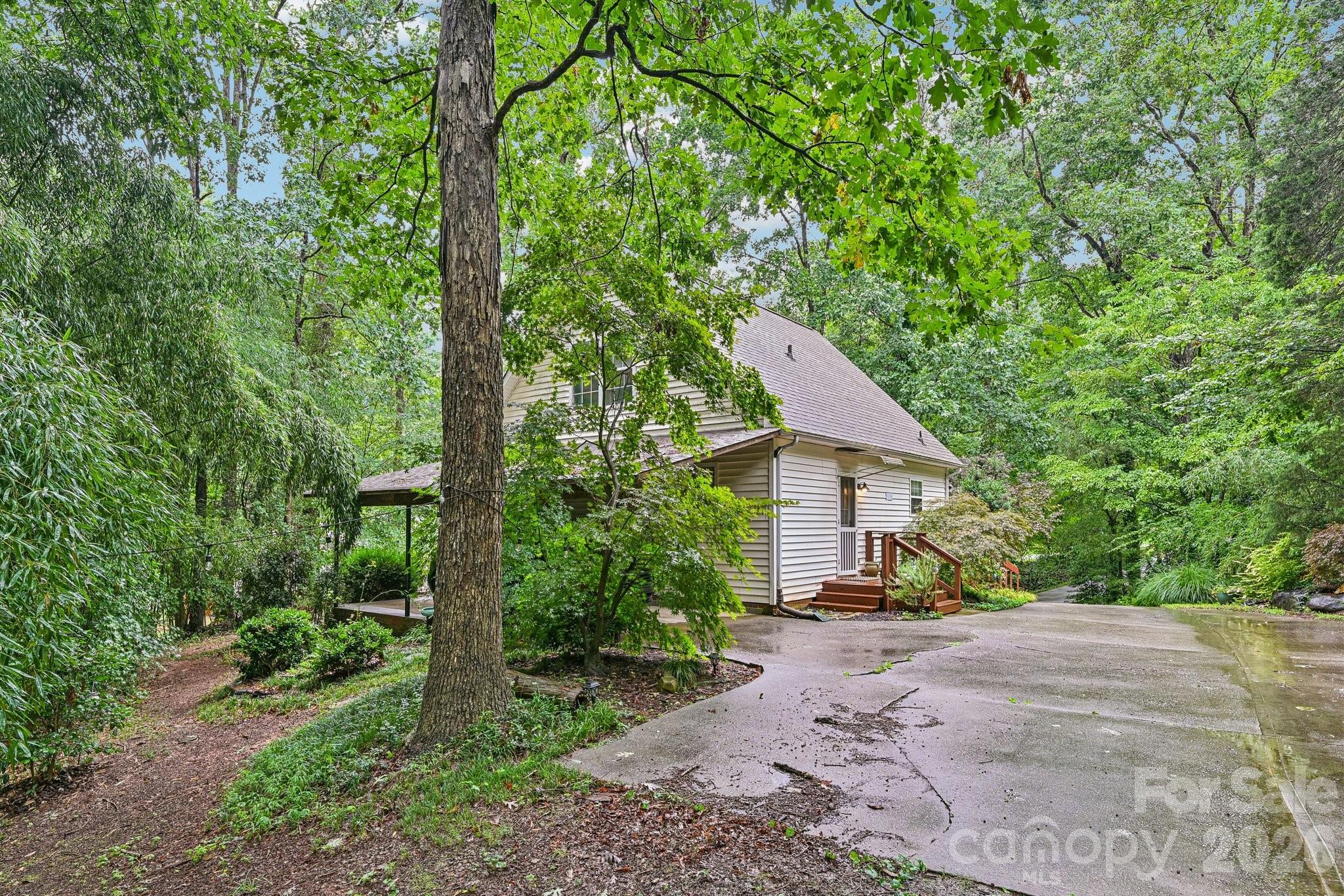 8658 Dog Leg Road
