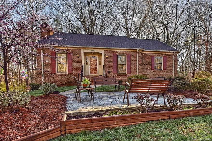 Hard to find master on main level in desirable Stonehaven!  2 bedrooms and 2 full baths on main, 2 bedrooms, full bath and large, bright den with fireplace on lower level. Hardwoods on main. Transom windows in 2 baths. Great cul de sac location, walk to the greenway! Peaceful and private backyard, New water heater 2015, New HVAC 2012, Roof 2008, New leaf gutters 2012. Pull down attic with shelving.  Immaculately maintained and pride in ownership shows. Nothing left to do but move-in!