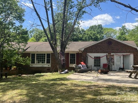 Photo of 899 N US Highway 52 Highway, Wadesboro, NC 28170 (MLS # 4373657)