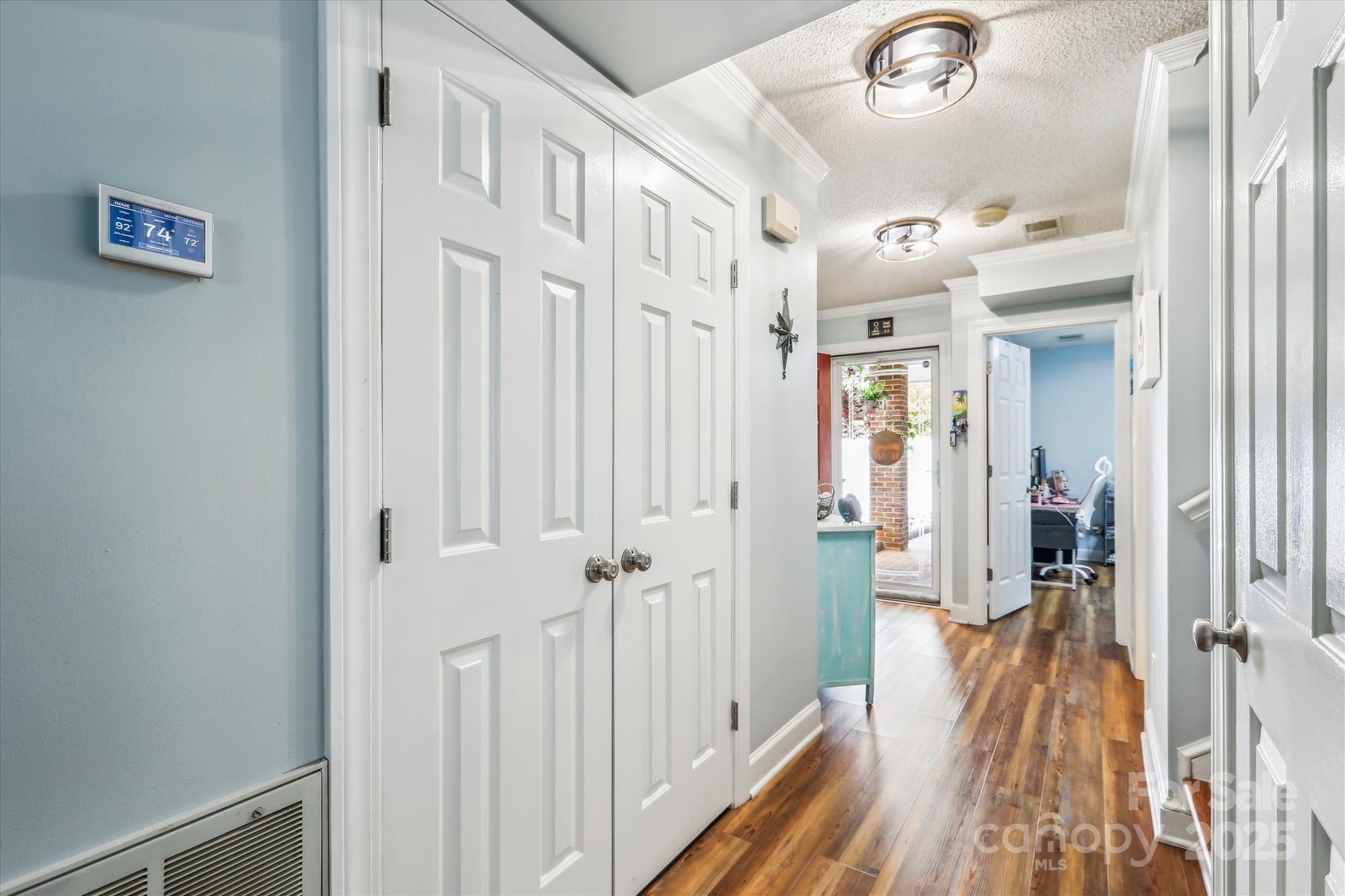 806 Colony Oaks Drive