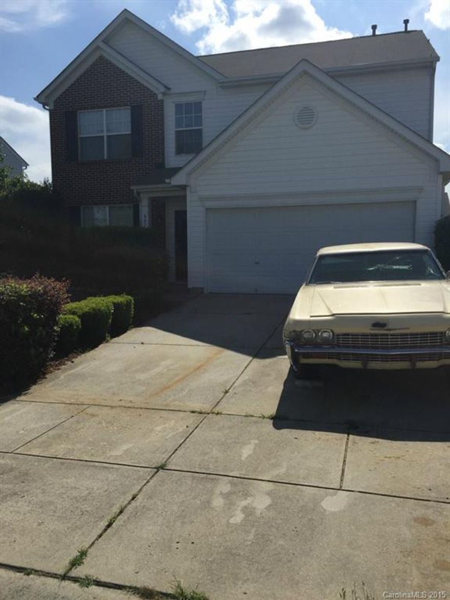 Location! Walk out your front door to the pool. Close to Rivergate shopping center and new outlet mall. Lots of space in this home.Master bath has separate garden tub and shower. Easy to show.