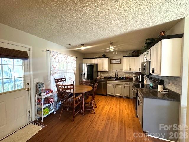 402 Trillium Court SW 1