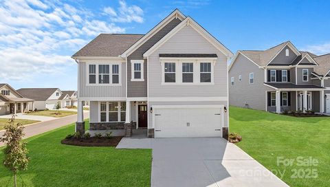 Photo of 489 Fox Cove Road, Hendersonville, NC 28792 (MLS # 4129079)