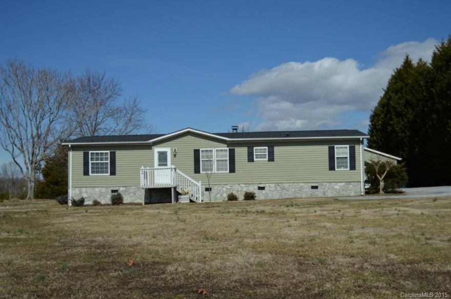 Extremely well maintained single lvl home conveniently located near both Hwy 16 & Business 321. Offering modern open floor-plan, charming home features spacious LR w/ vaulted ceiling, stone faced wood-burning FP, & access to back deck & eat-in kit w/ warm cabinetry, expansive counter-tops & breakfast bar. 3 BRs are spacious including mstr BR that offers lrg en-suite BA w/ sep sink spaces, lrg soaking tub & sep shower. 2nd full BA is located near secondary BRs & living spaces.