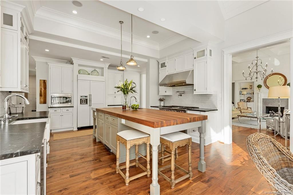 The Peninsula - Residential