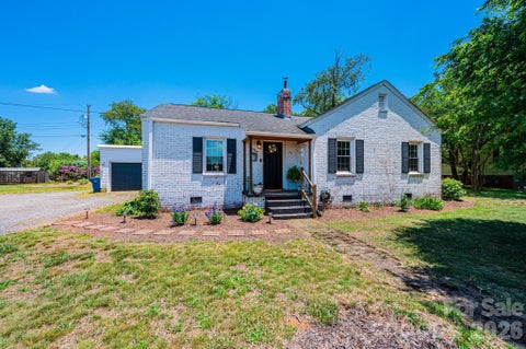 Photo of 1240 12th Street Place NW, Hickory, NC 28601 (MLS # 4394943)