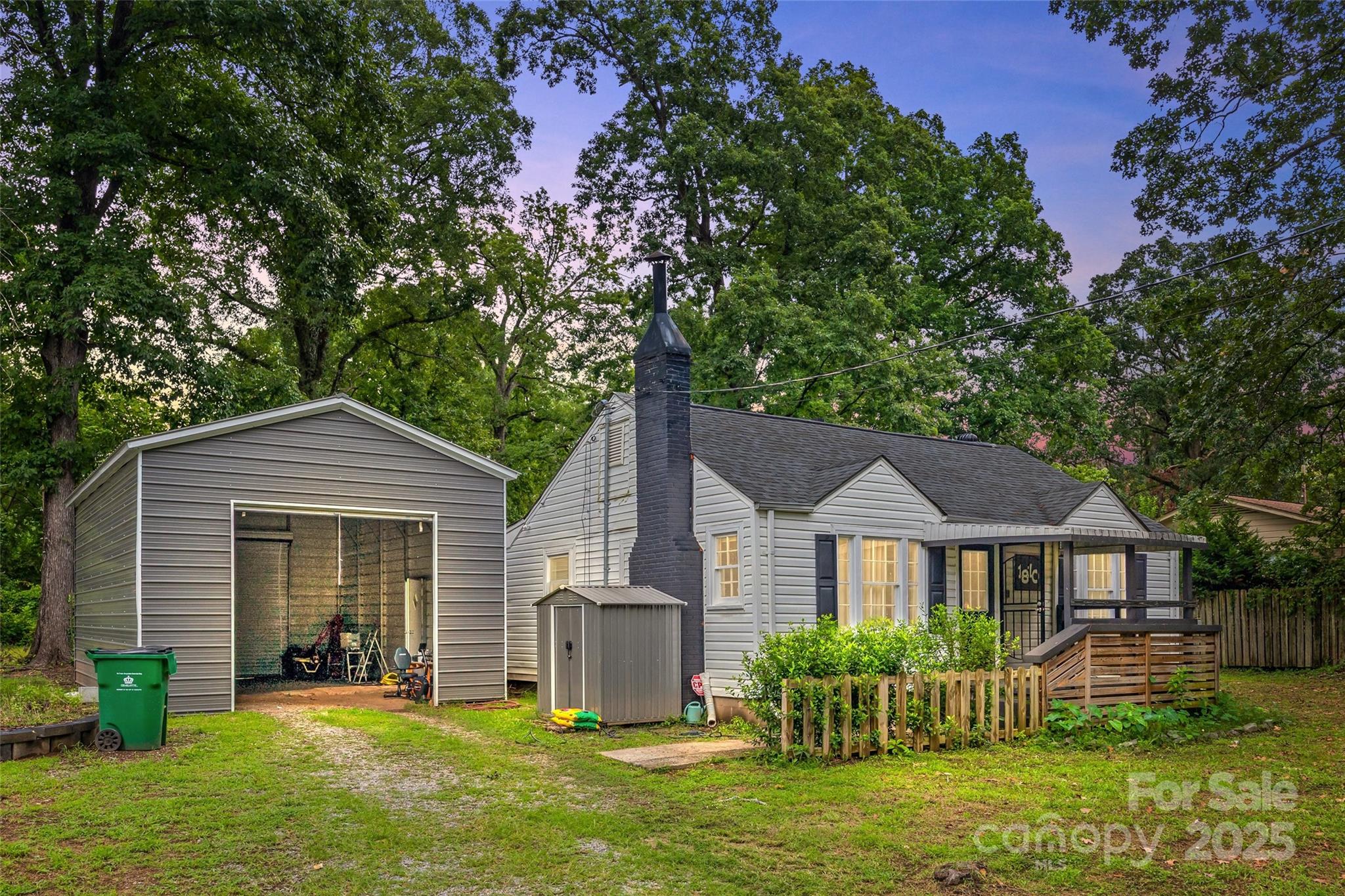 1810 Lisbon Lane