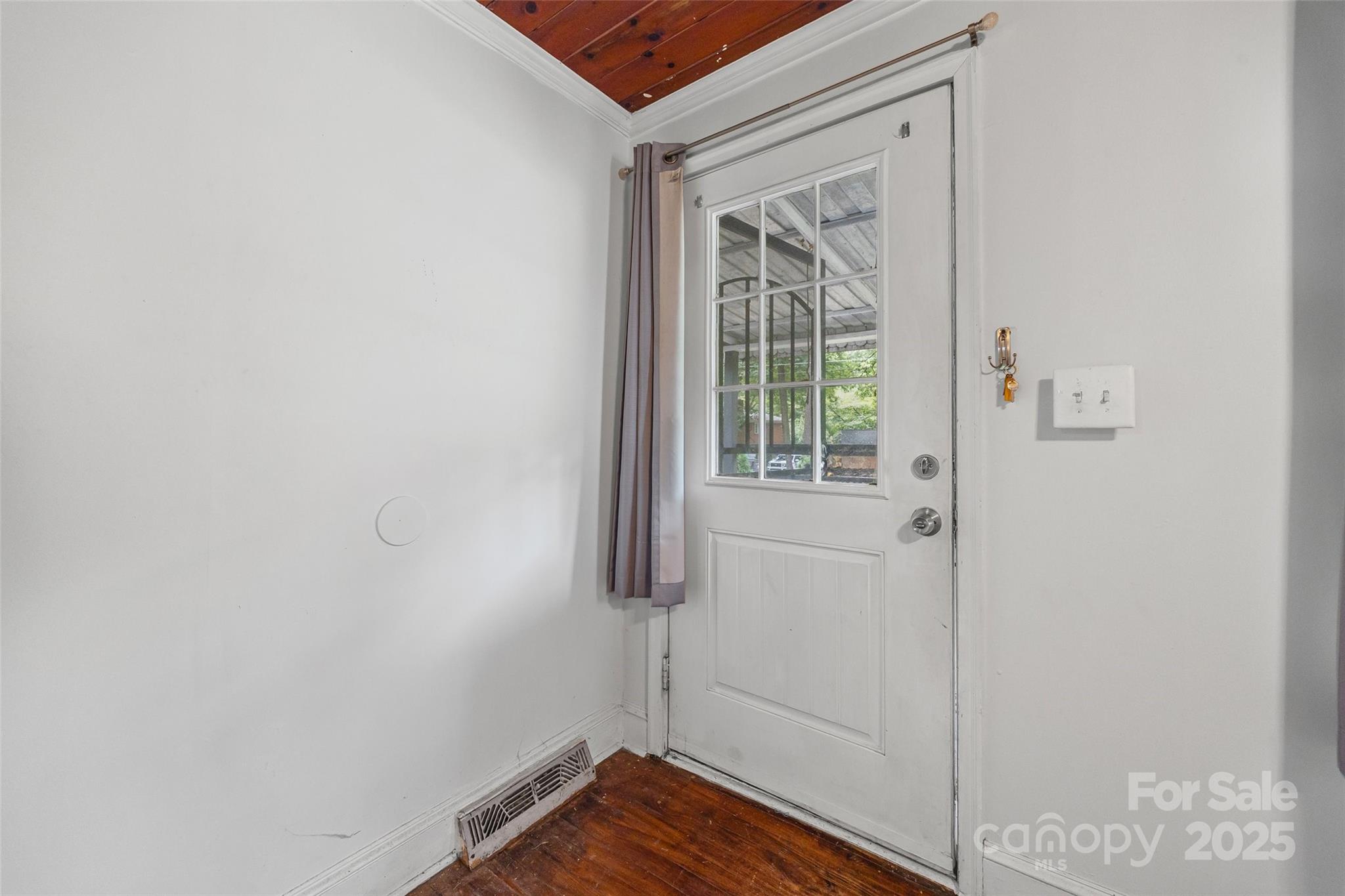 1810 Lisbon Lane