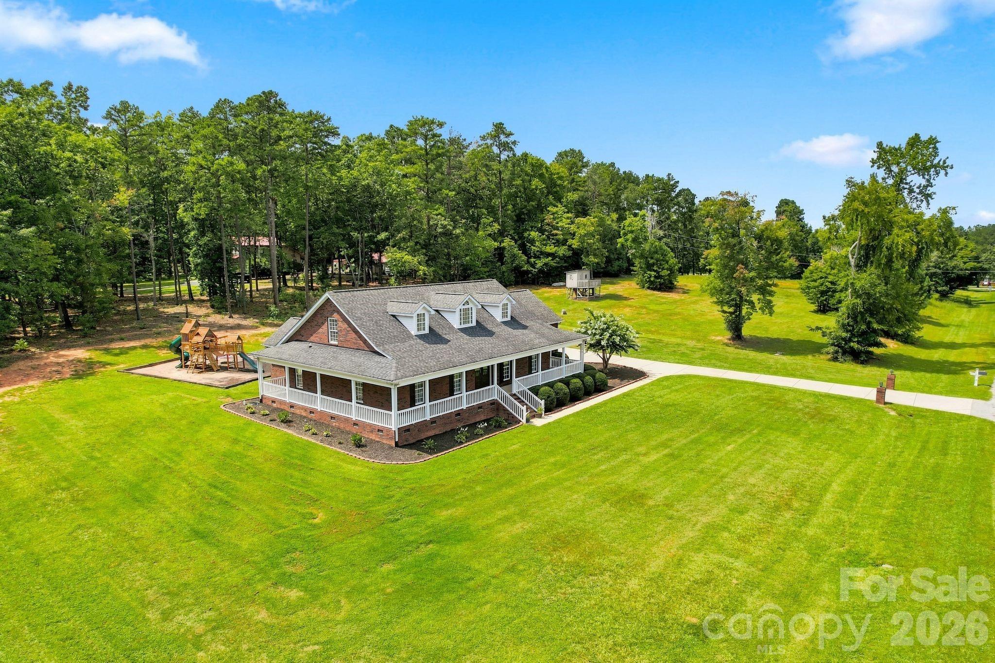 1134 Oakwood Drive