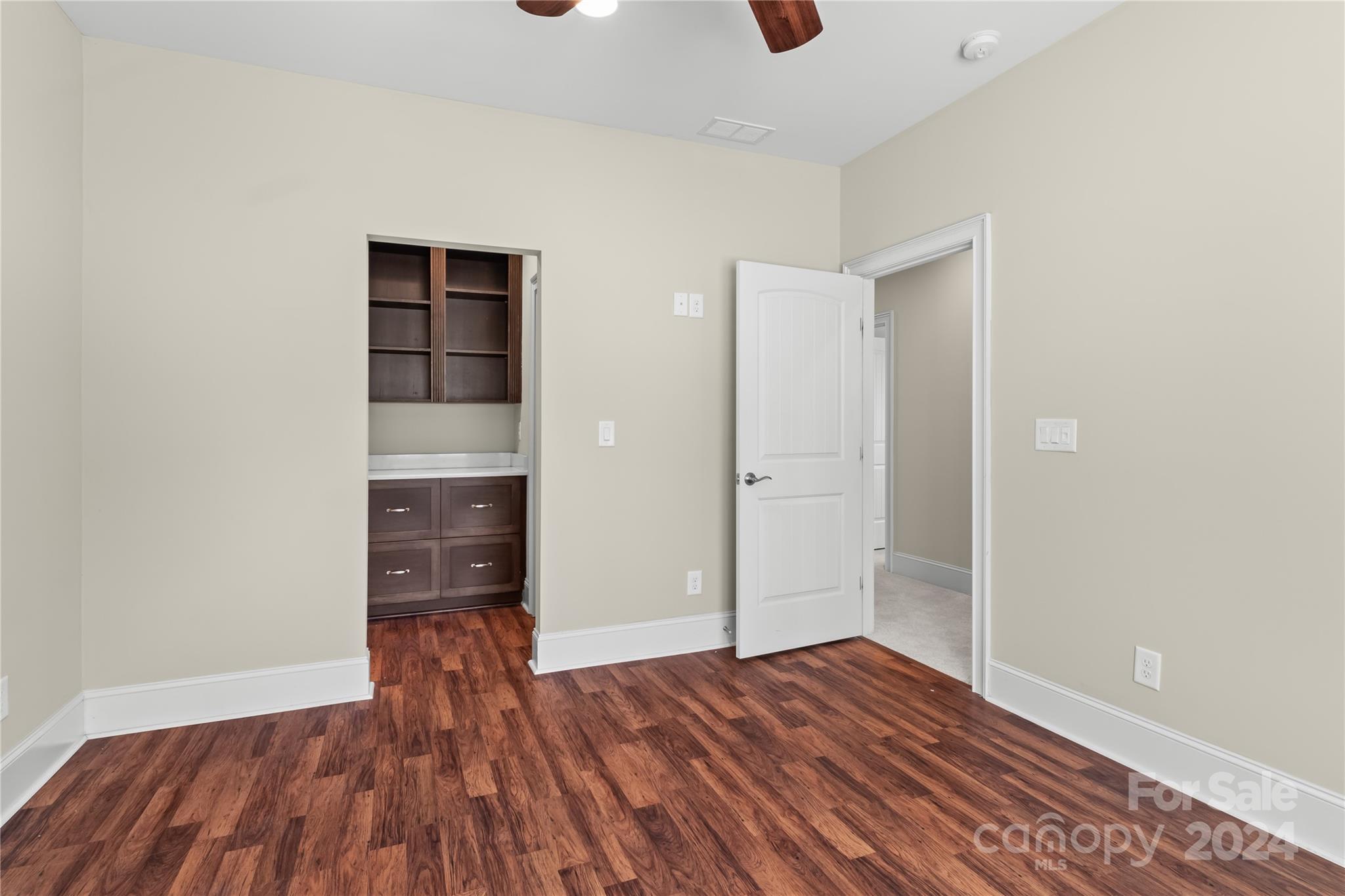 Victoria Lake - Residential