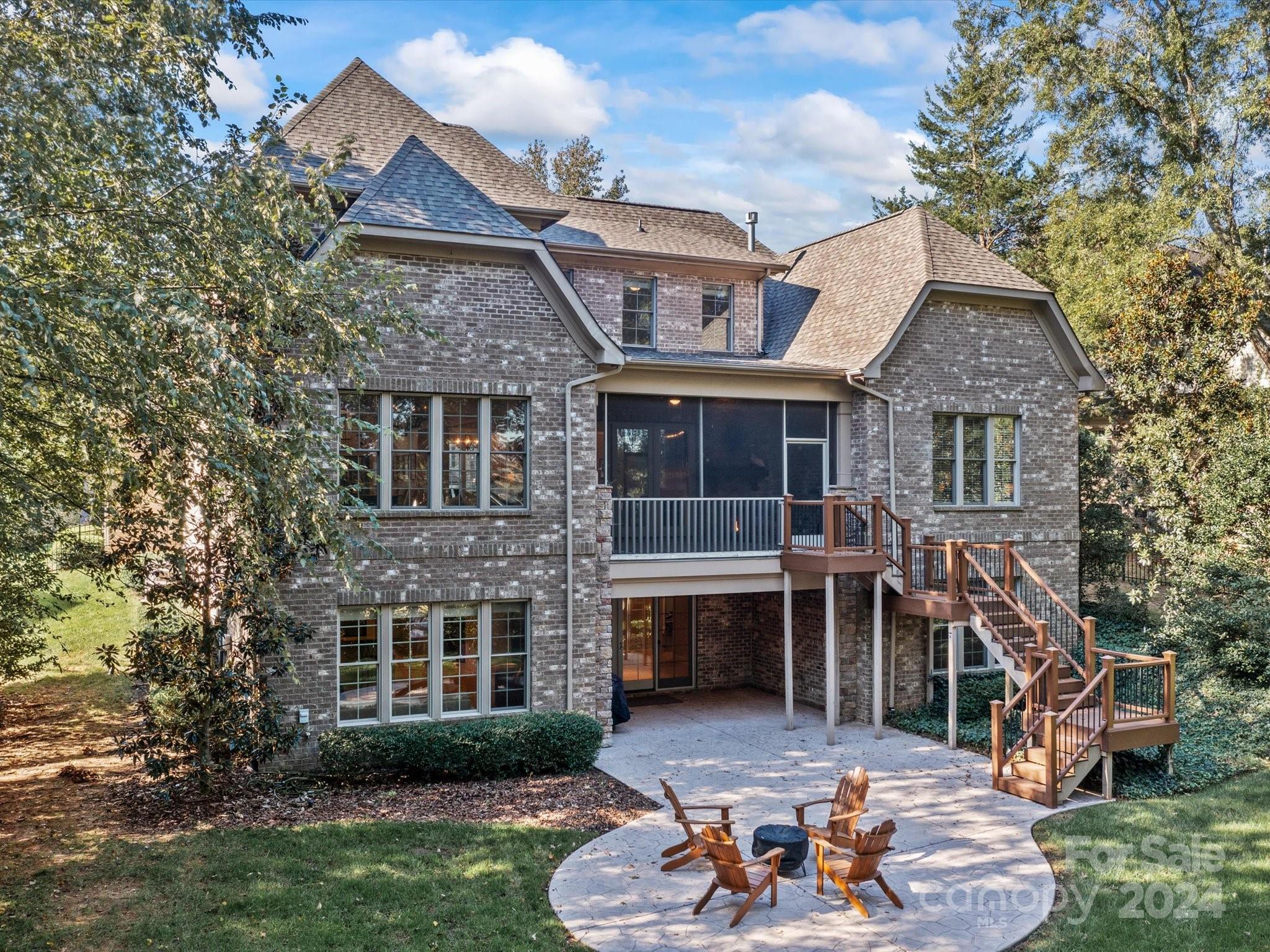 Victoria Lake - Residential