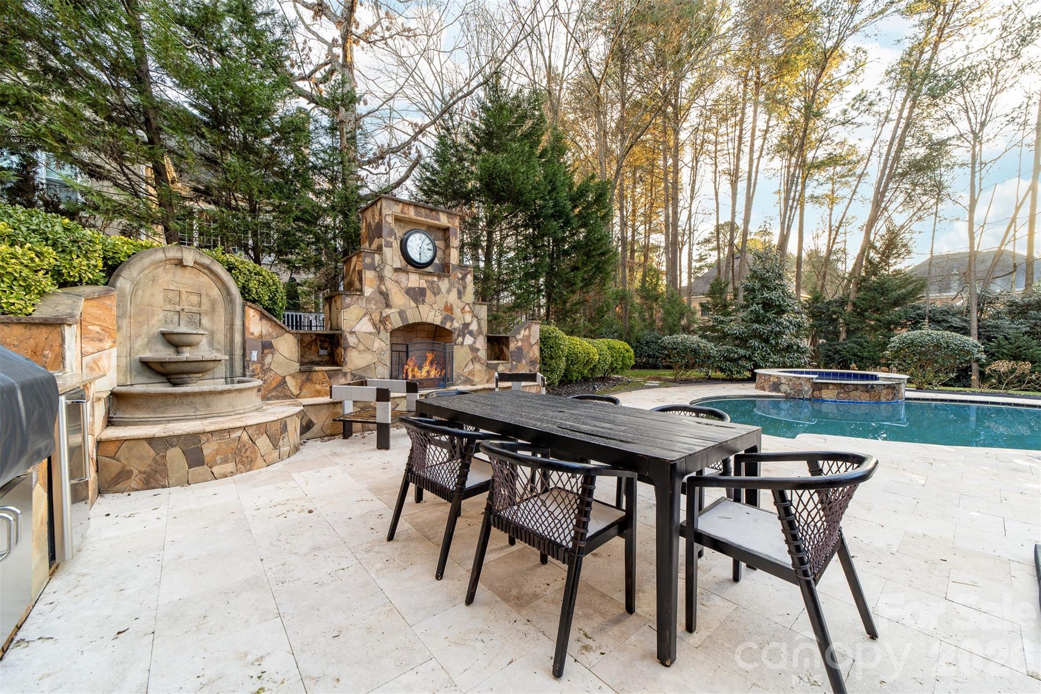 The Peninsula - Residential