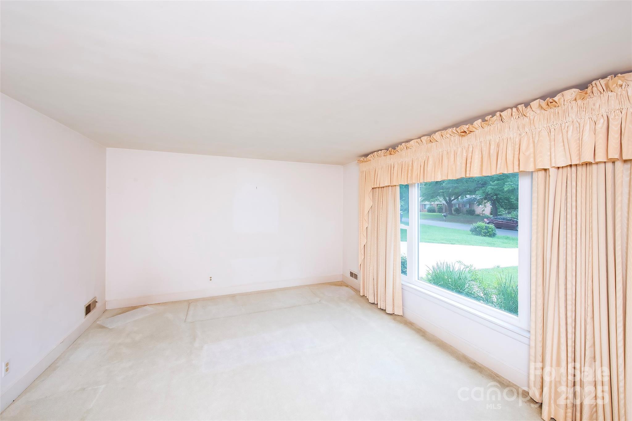 1216 Manchester Lane