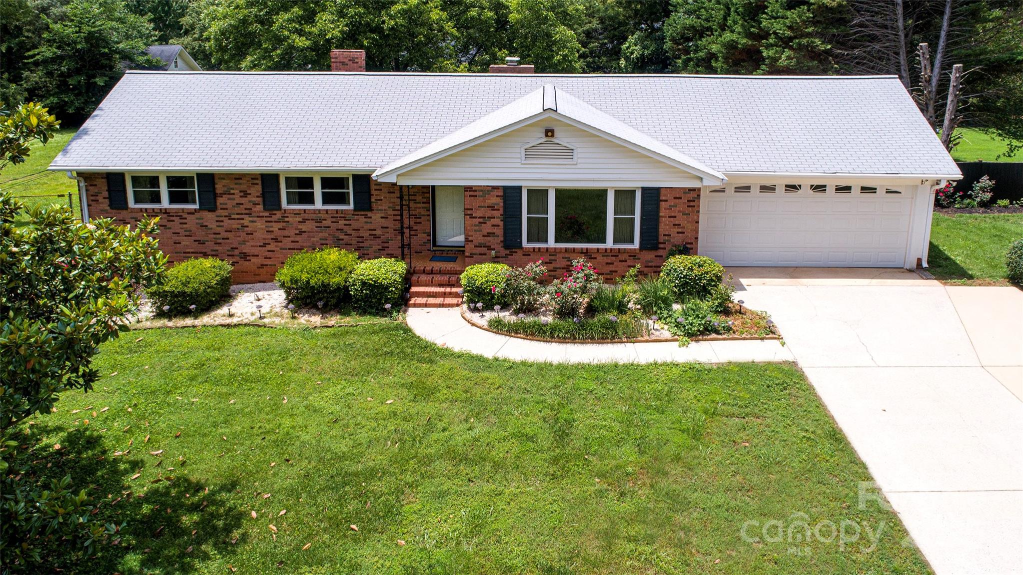 1216 Manchester Lane