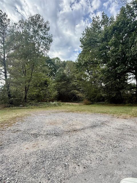 Photo of 1005 27th Street NE, Conover, NC 28613 (MLS # 4310593)