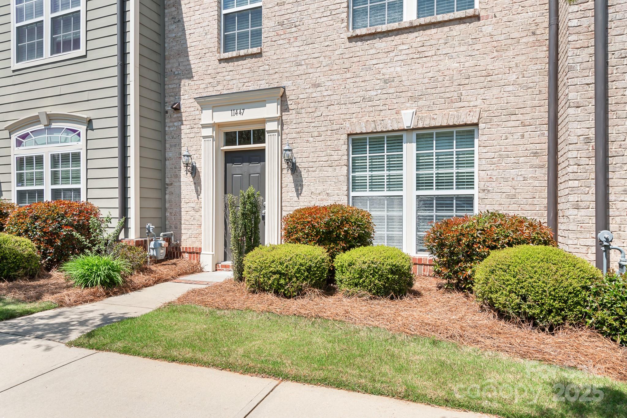 11447 Potters Row
