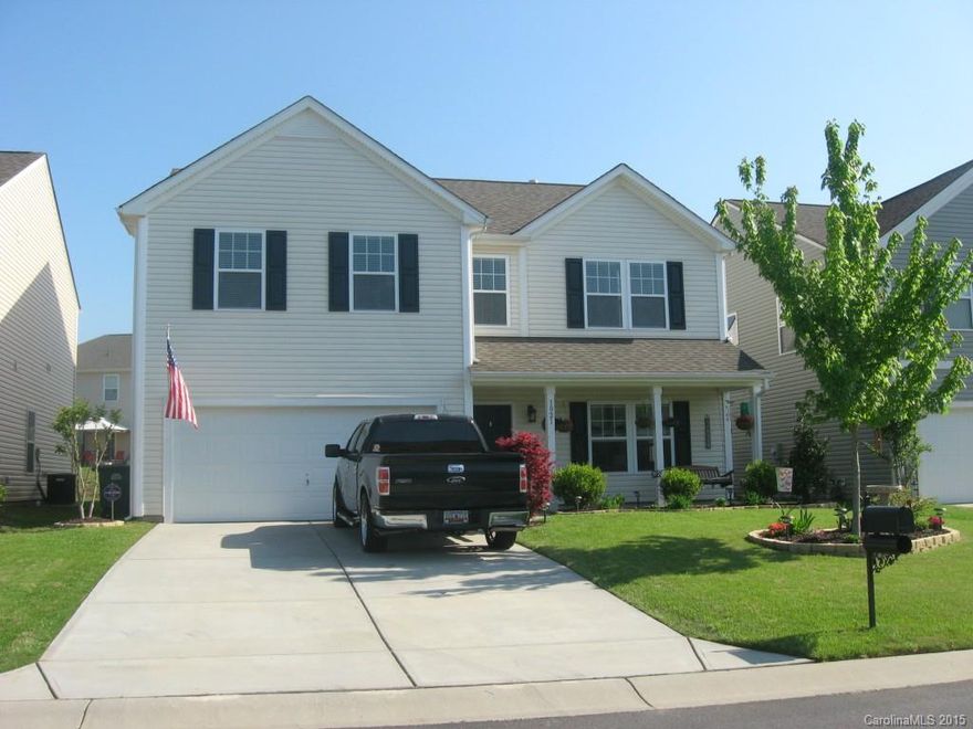 You will love this 3 bedroom 2 1/2 bath home with loft. Open and airy this home has it all! Large chef's kitchen with tile floor, black appliances and a HUGE pantry. Relax in your private master suite with garden tub and separate shower. Custom decorator colors throughout. Fenced rear lawn. Great for entertaining. Award winning Fort Mill Schools! Home Warranty. A must See!!