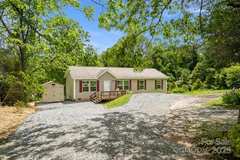 138 South Carolina Avenue Hendersonville NC 28739