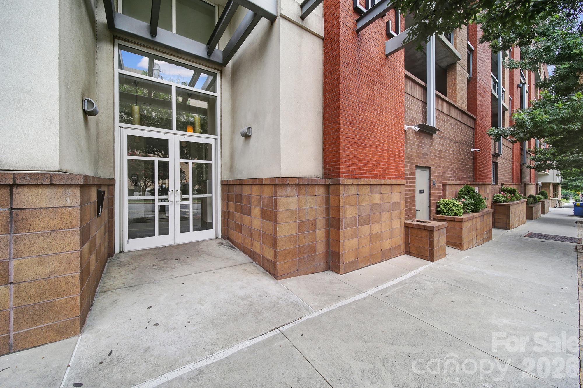 505 E 6th Street 909