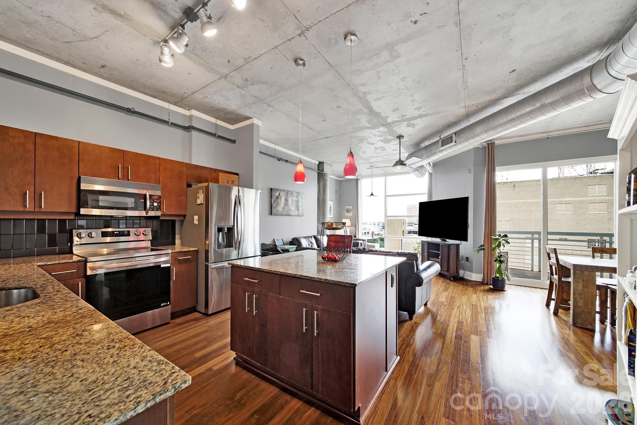 505 E 6th Street 909