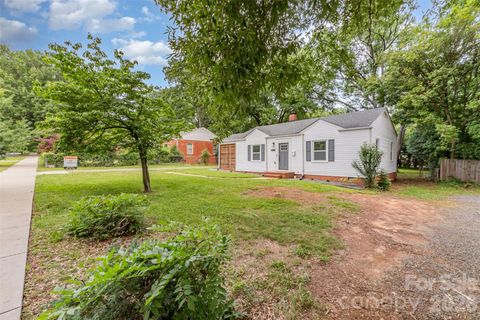 Photo of 2601 Ashley Road, Charlotte, NC 28208 (MLS # 4364614)