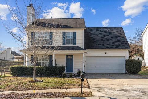 Photo of 11512 Chapeclane Road, Charlotte, NC 28278 (MLS # 4331010)
