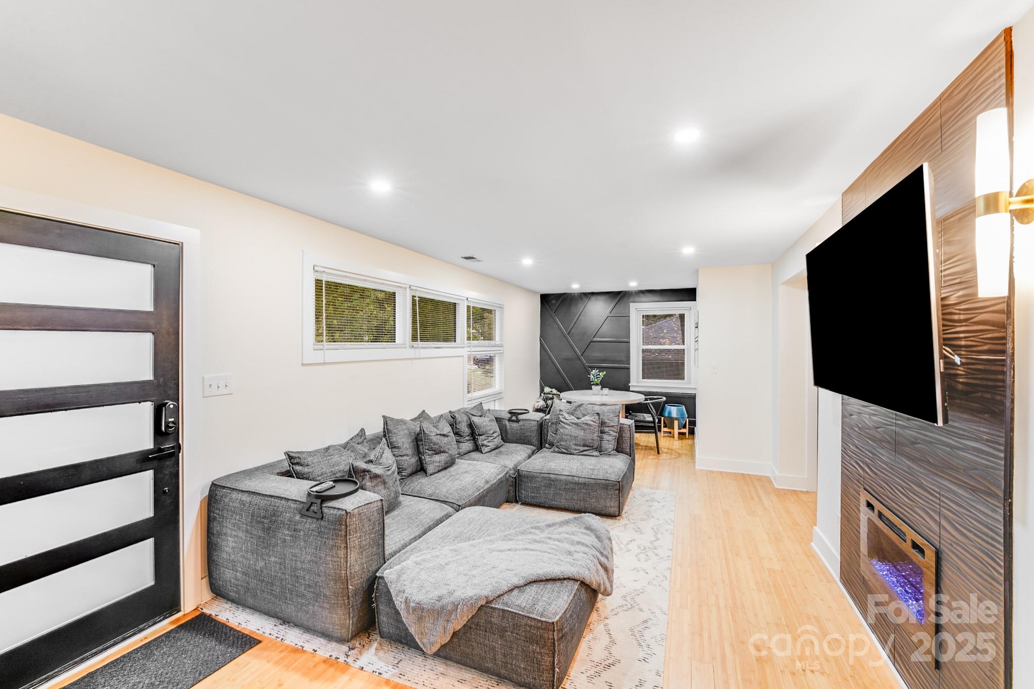 4910 Valley Stream Road