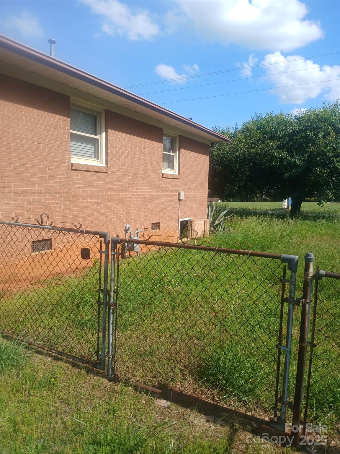 2815 Highland Drive