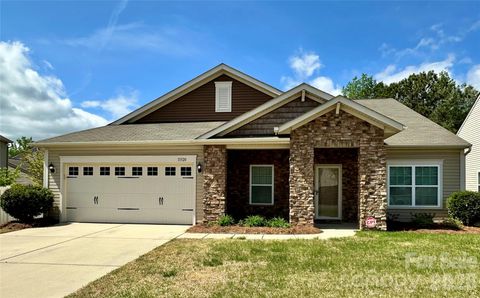 Photo of 13320 Hunting Birds Lane, Charlotte, NC 28278 (MLS # 4362180)