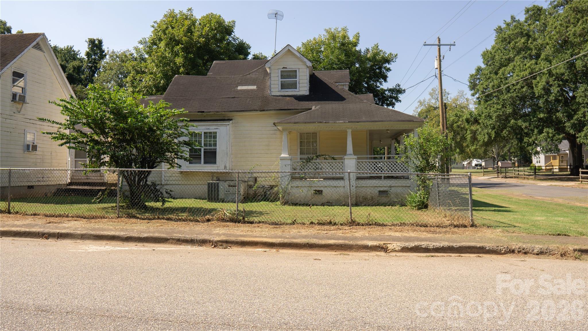 548 Hutchinson Street