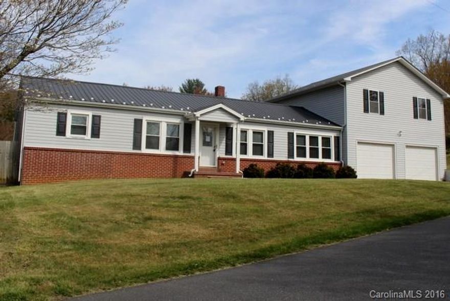 Great house located just minutes from downtown Burnsville. Three bedroom two bath ranch home with large yard and an unfinished space above the garage.
Property was built prior to 1978 and lead based paint potentially exists.