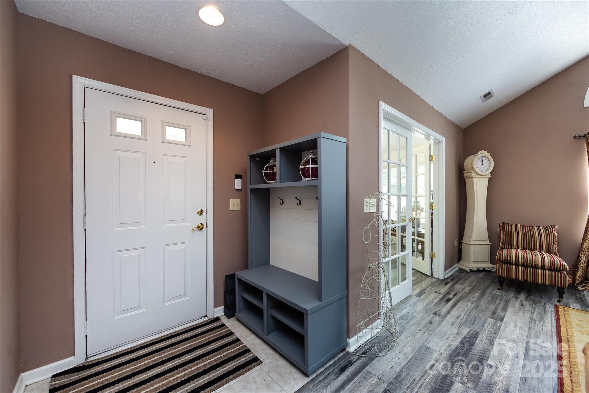 6811 Ledgestone Place