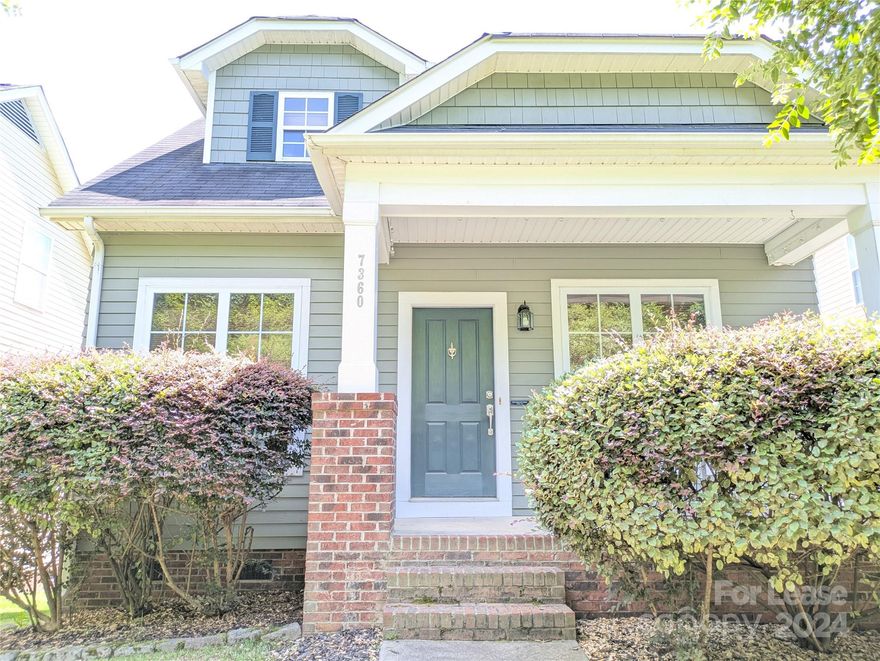 Beautiful 3 bedroom, 2 bathroom home with hardwood floors throughout. Open layout downstairs, with a private master suite upstairs. Plenty of attic and crawl space storage! Convenient to Birkdale, Latta Plantation, numerous restaurants, I-77, and charming downtown Huntersville!