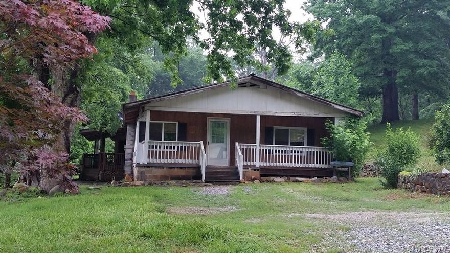 3 bed/1 bath home on corner lot. Features include an open layout including large living room, eat-in kitchen, and covered front and side porch/deck. Easy access to Old Fort, Marion, and I-40. Ready for new owners to update and make their own! Contact agent for further detail and/or disclosures.