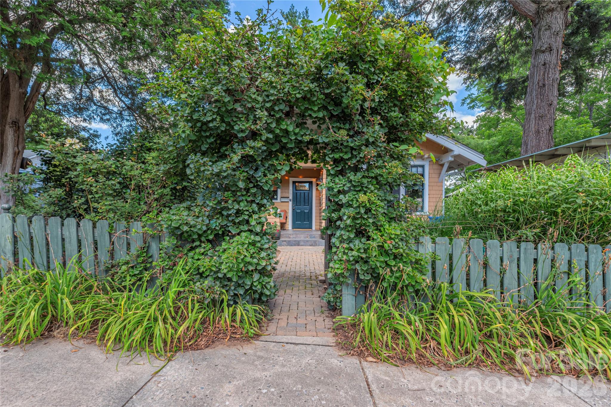 302 Hillside Street