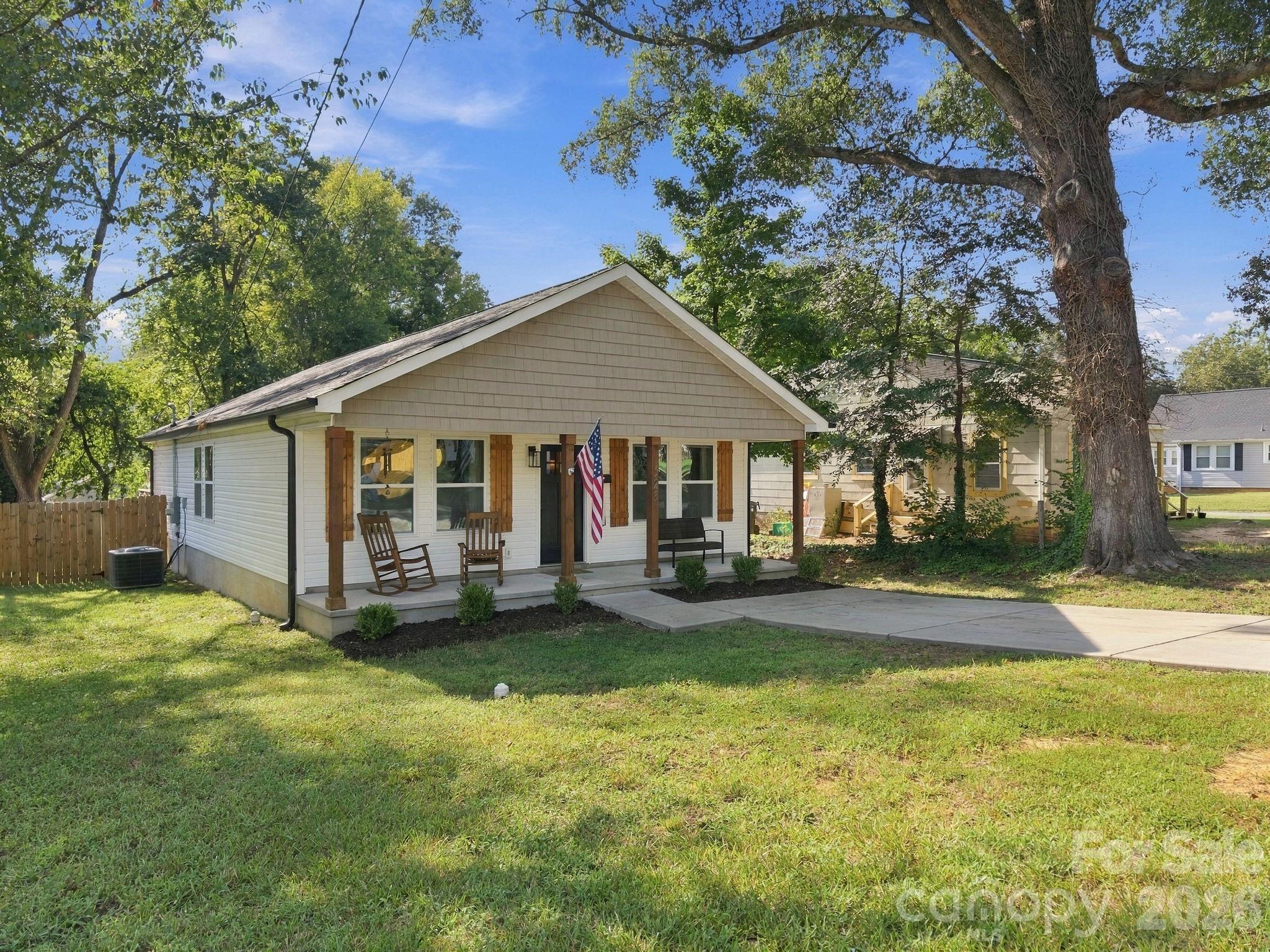 523 Gibson Drive NW