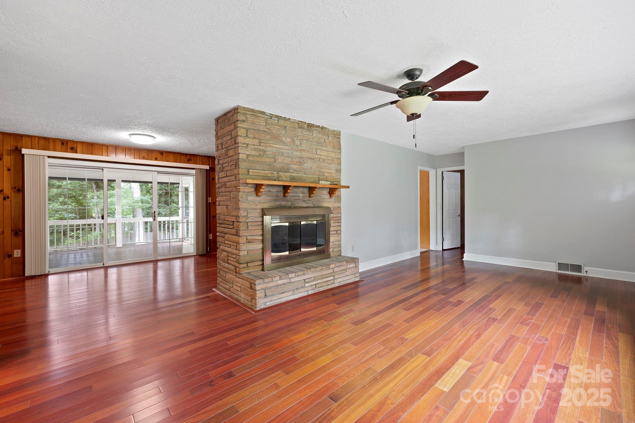 227 S Laurel Circle Drive