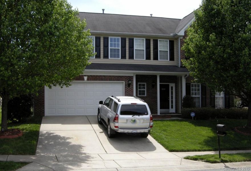 Move-in ready! 
This well-kept 4 bedrooms and 2.5 baths house features ceramic tiles in the kitchen, a new ceramic back-splash and laminate counter tops, recently updated light fixtures and ceiling fans (M.B and F.R), and 2 inch blinds throughout.  A large Master bedroom with tray ceiling and walking closets, an inviting paint scheme with plenty of closet space. A gas fire place and plenty of back yard space.