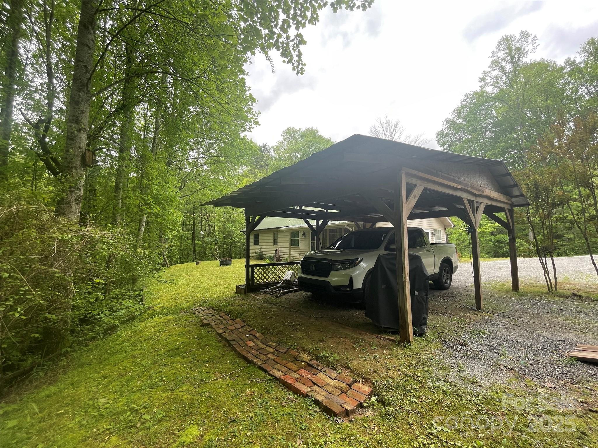 671 High Valley Road
