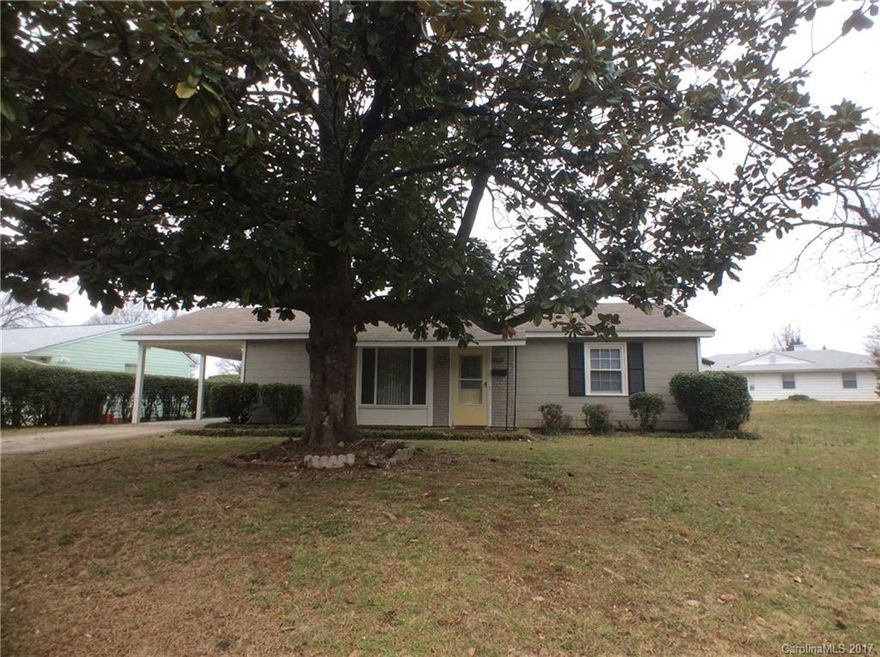 Ranch w/curb appeal. Fully updated! Hardwood floors run throughout much of the home. Galley kitchen is sure to please! Fully renovated w/tile BS, a gooseneck faucet, modern counters and sleek black appliances! The crisp, clean bathroom is updated with a new vanity with decorative tile work. Located just north of Charlotte, you are only a ten minute drive to downtown! Close to local shopping and parks! Easy access to I-77 and I-85, putting all of the Charlotte area on you doorstep!